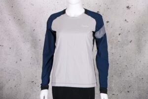 2022 Rapha Women Trail Windblock Jersey.jpg