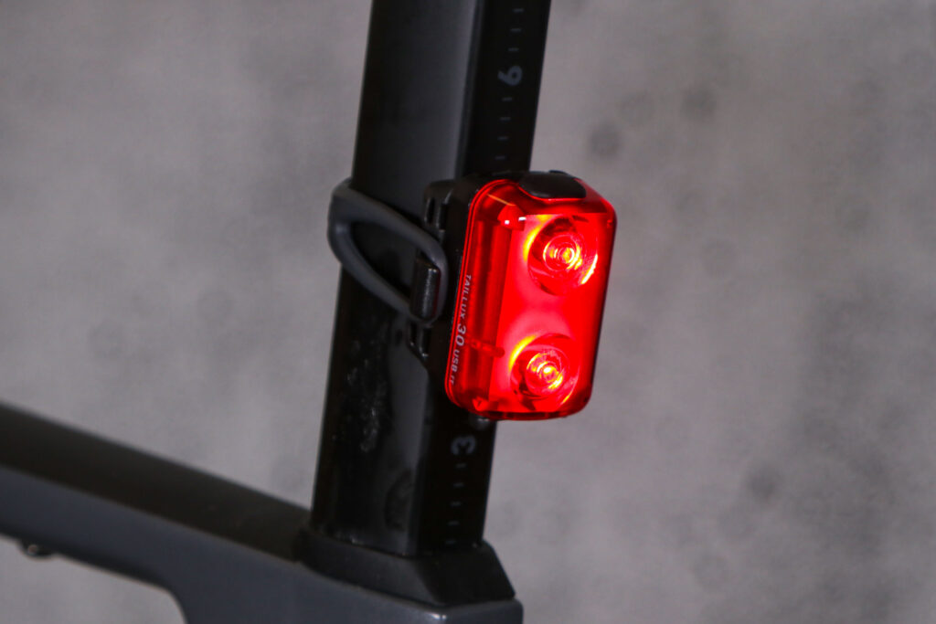 2022 Topeak Taillux 30 USB 2.jpg