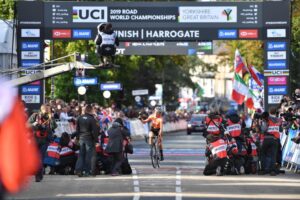annemiek-van-vleuten-wins-womens-elite-race-yorkshire-2019-harrogate-picture-credit-swpixcom