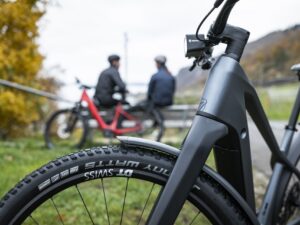 DTSwiss_Hybrid_Utility_Action_34006_1920px
