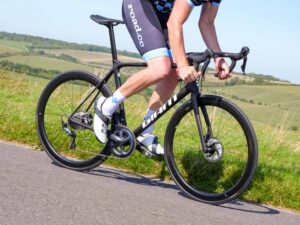 2021 Giant TCR Advanced Pro 1 Disc &ndash; riding 1.jpg
