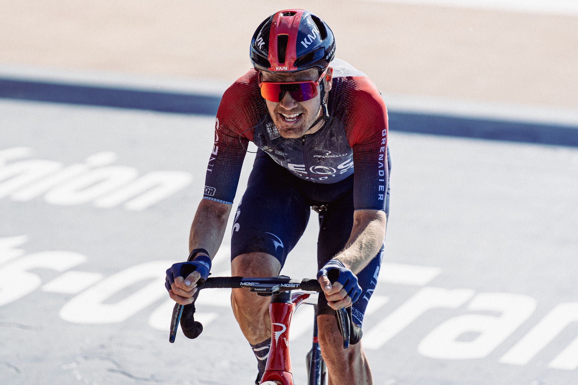 2022 Paris-Roubaix Pinarello Dogma F Dylan van Baarle ZacWilliams-SWPix.com – 3