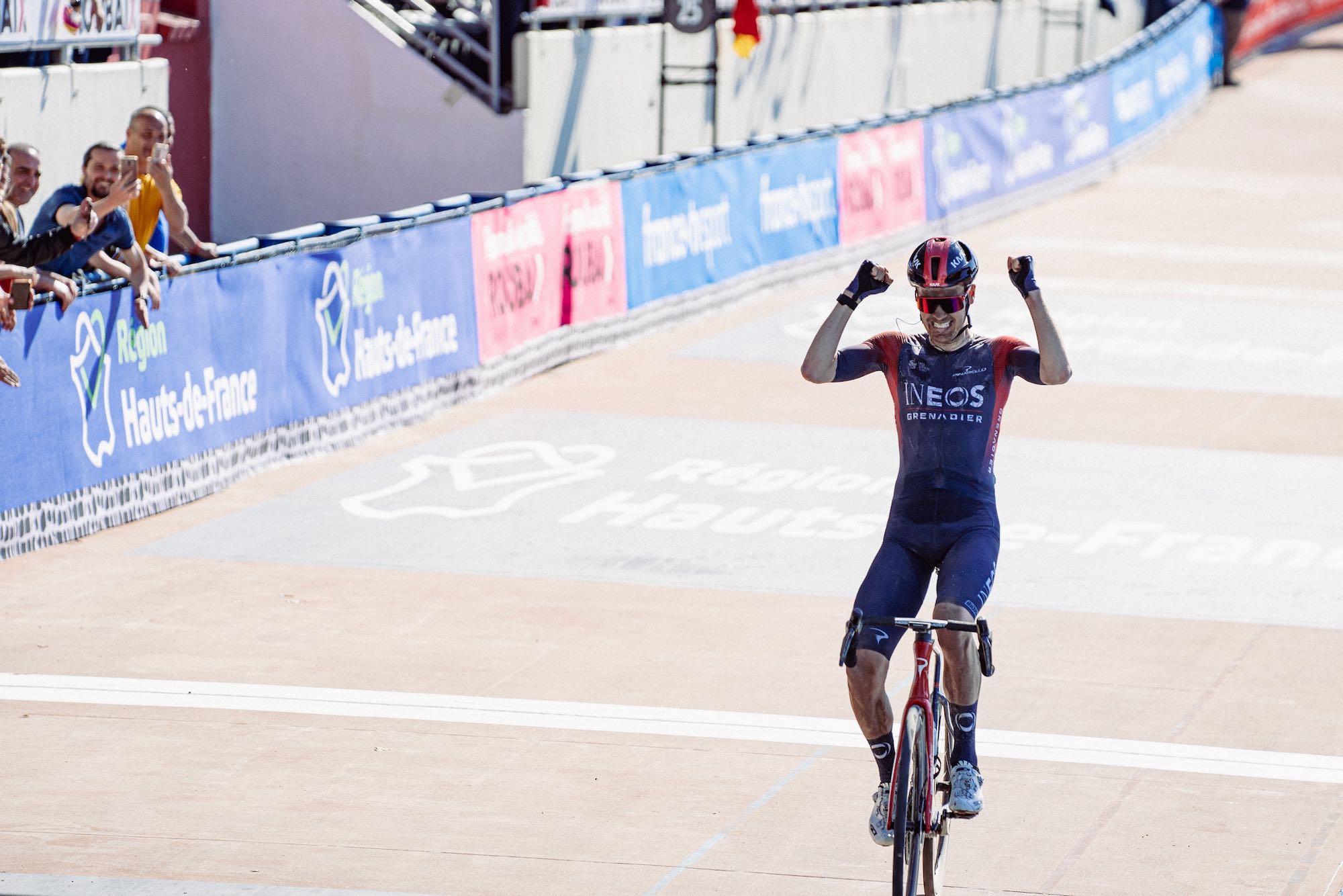 2022 Paris-Roubaix Pinarello Dogma F Dylan van Baarle ZacWilliams-SWPix.com – 5