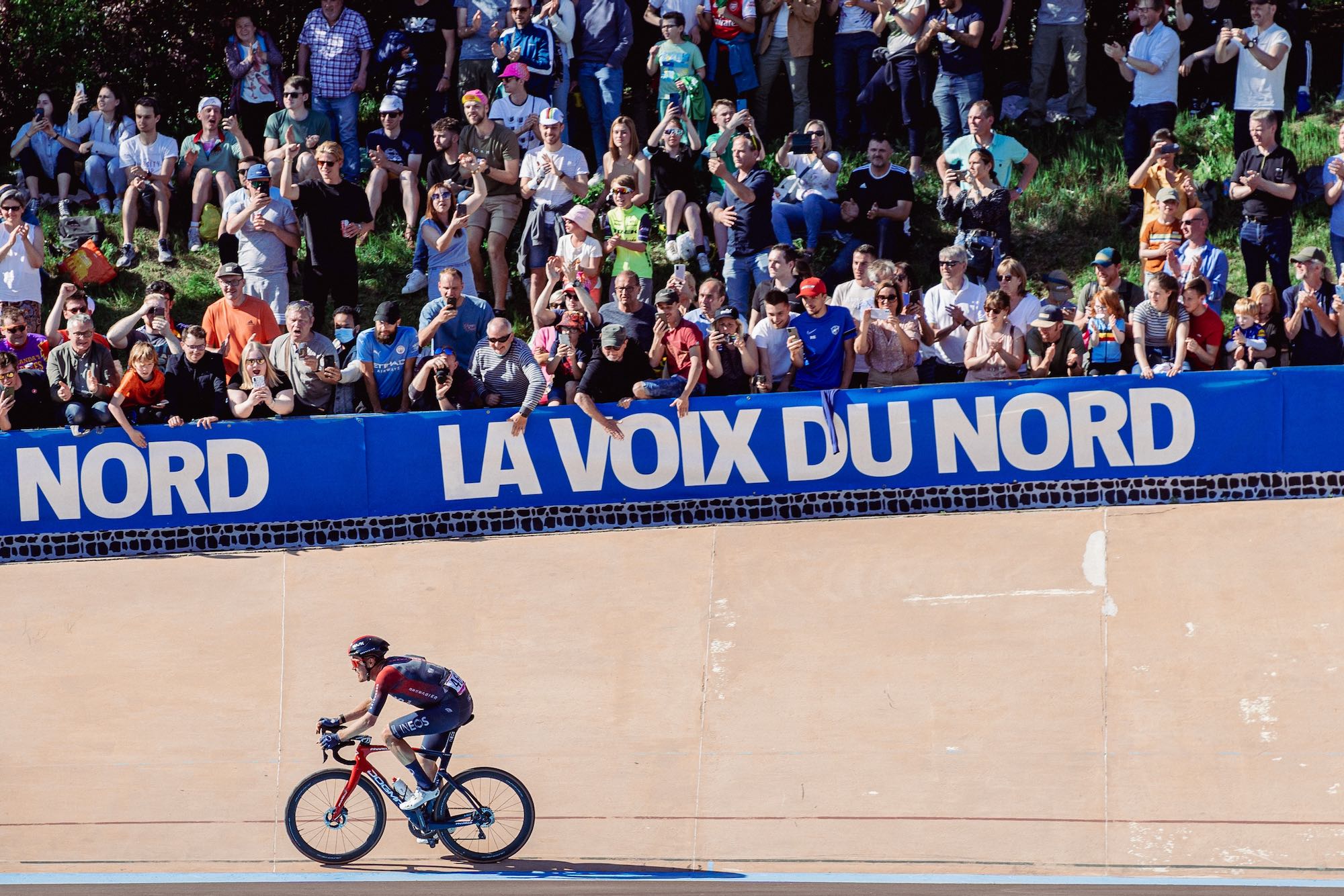 2022 Paris-Roubaix Pinarello Dogma F Dylan van Baarle ZacWilliams-SWPix.com – 6
