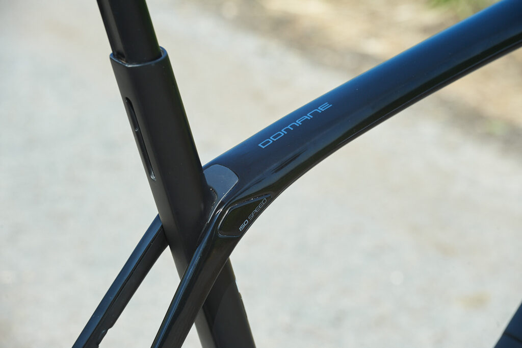 2021 Trek Domane SL Disc frameset &ndash; top tube detail.jpg