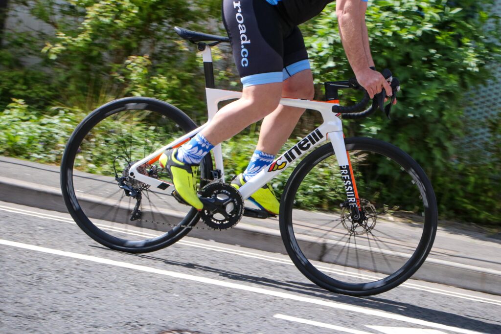 2022 Cinelli Pressure Disc Ultegra 11x Hydro – riding 1.jpg