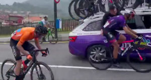 Daniel Navarro sticky bottle and saddle – screenshot via Twitter