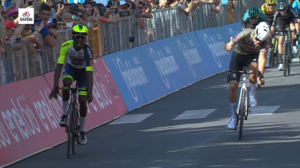 Girmay wins stage 10 of the 2022 Giro (GCN)