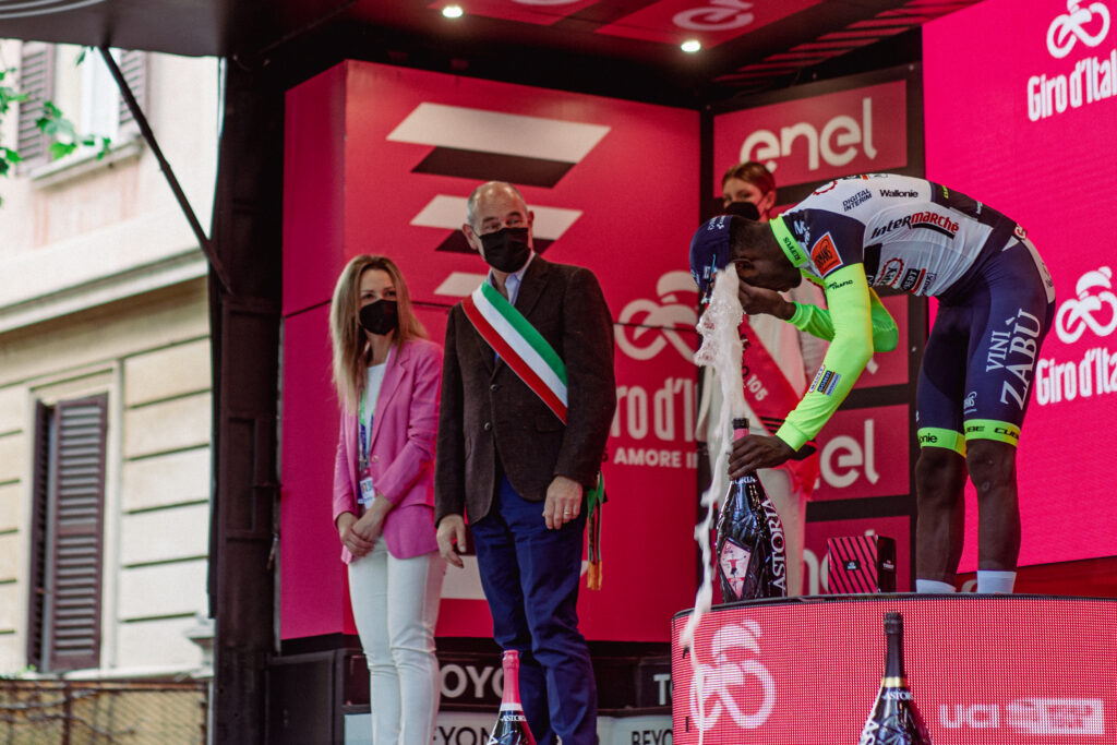Biniam Girmay injures eye at 2022 Giro (Zac Williams/SWpix.com)