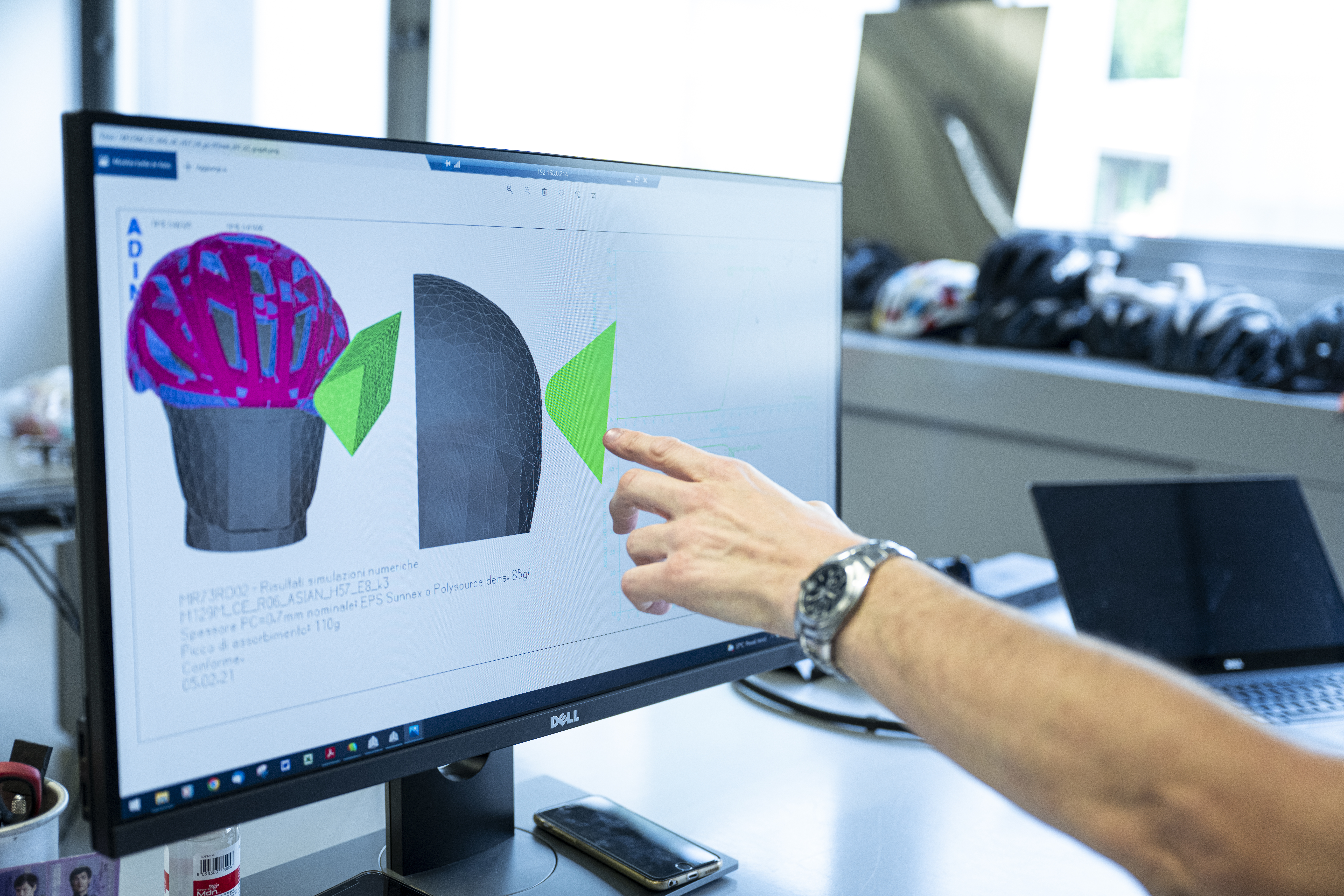 02_CAD Design_Virtual impact testing_ULY_7570_@ulyssedaessle @met_helmets