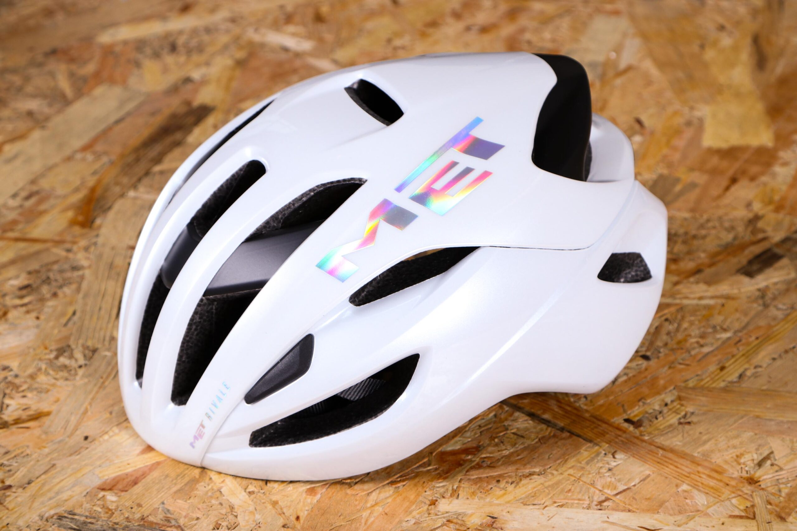 2020 Met Rivale MIPS helmet &ndash; side