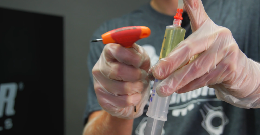 Disc brake refresh bleeding syringe