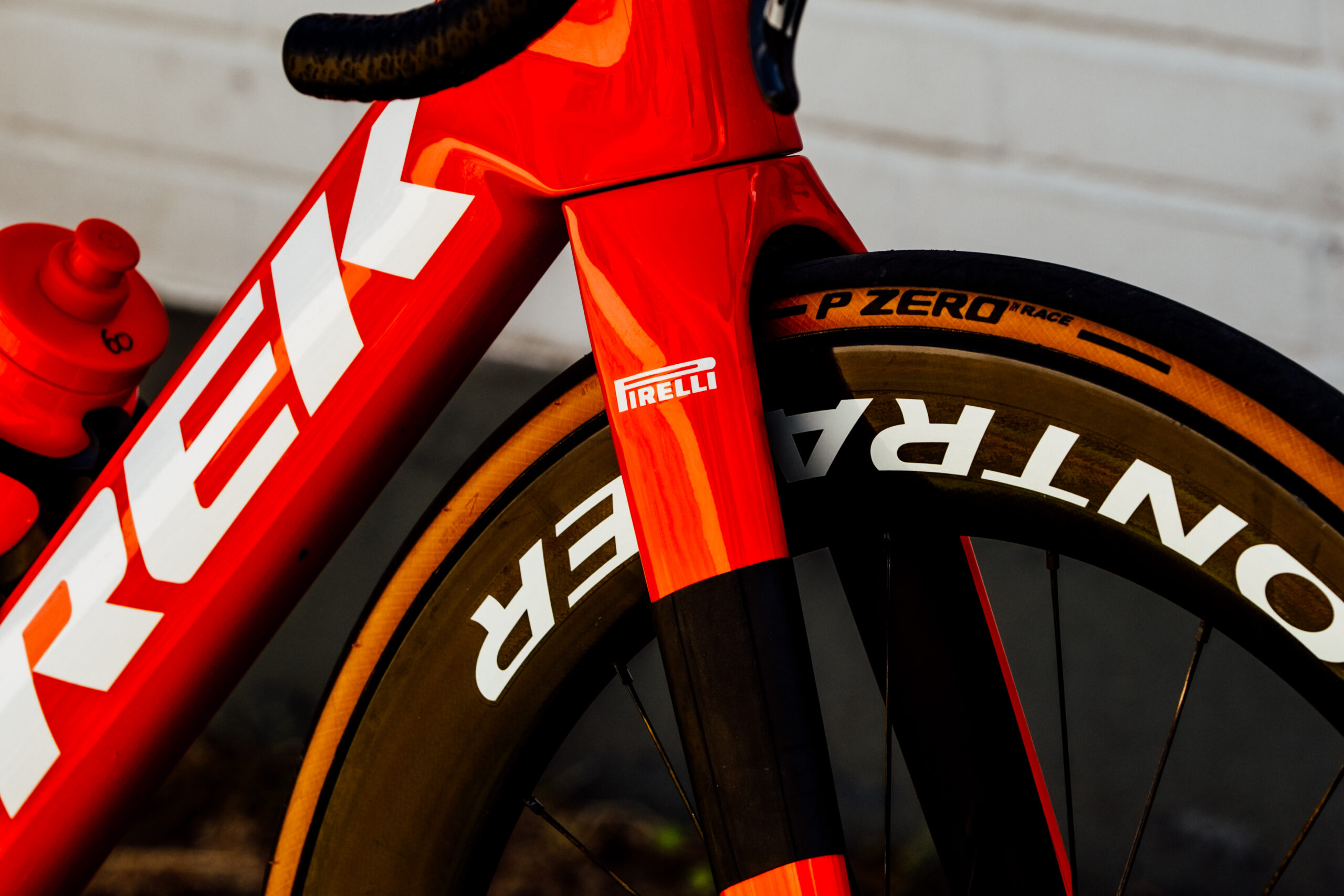 Mads Pedersen Trek Madone Gold SRAM 6