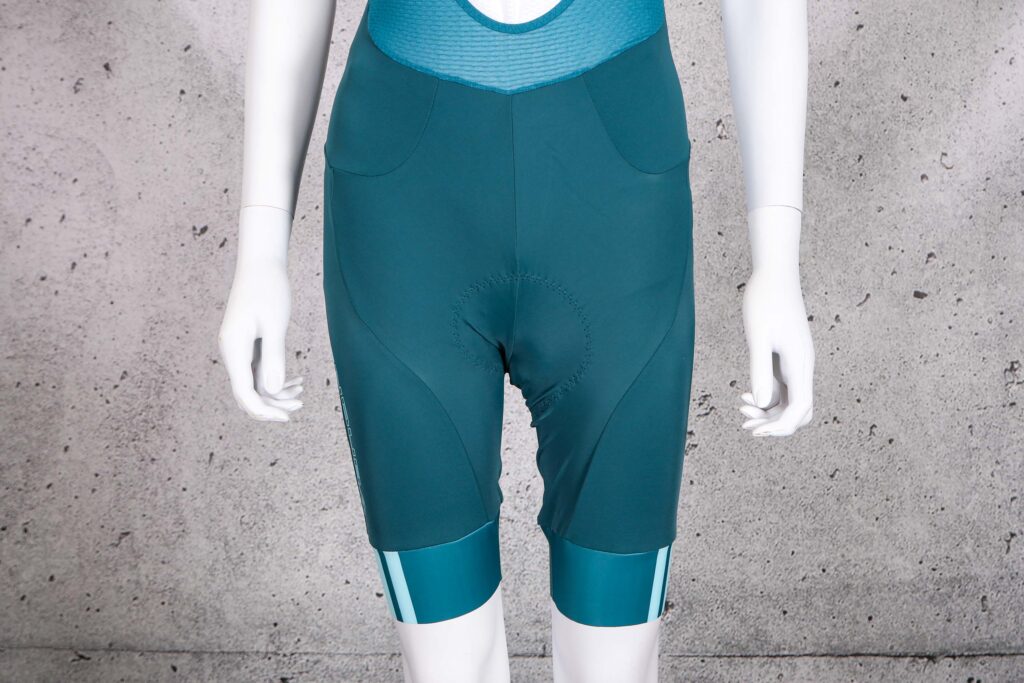 2022 Endura Women’s FS260-Pro Bibshort DS – legs front.jpg
