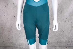 2022 Endura Women’s FS260-Pro Bibshort DS – legs front.jpg