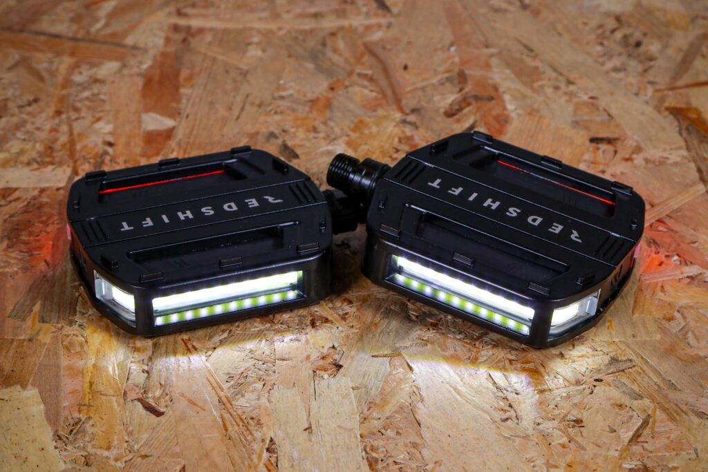 F　Redshift ライト内蔵ペダル Arclight MTB Redshift Arclight Bike Pedals - Cycling News | Bike Reviews | road.cc