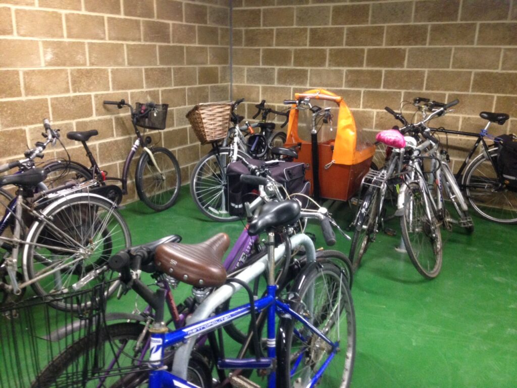 Cambridge Railway Station CyclePoint 13 (copyright Simon MacMichael).JPG