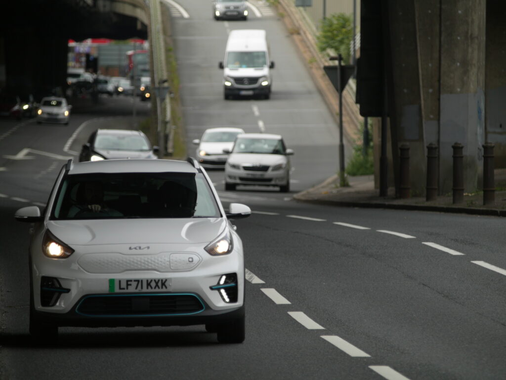 Cars on the A4 at Brentford (copyright Simon MacMichael).JPG