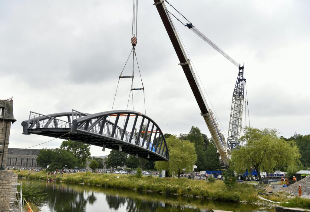 Gooseholme Bridge, Kendal being lifted into place