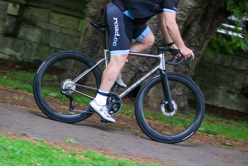 2022 Reilly FUSION AERO ROAD DISC – riding 3.jpg