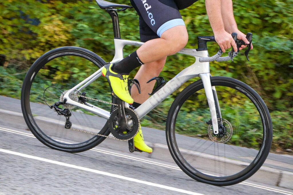 2022 Tifosi Auriga Disc Chorus 12x Hydro – riding 1.jpg