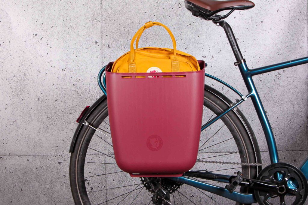 2022 Specialized Fjallraven Coolcave Pannier – with bag on bike.jpg