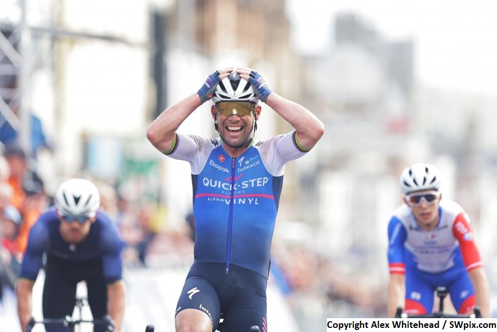 Mark Cavendish wins 2022 British road race championships (Alex Whitehead/SWpix.com)