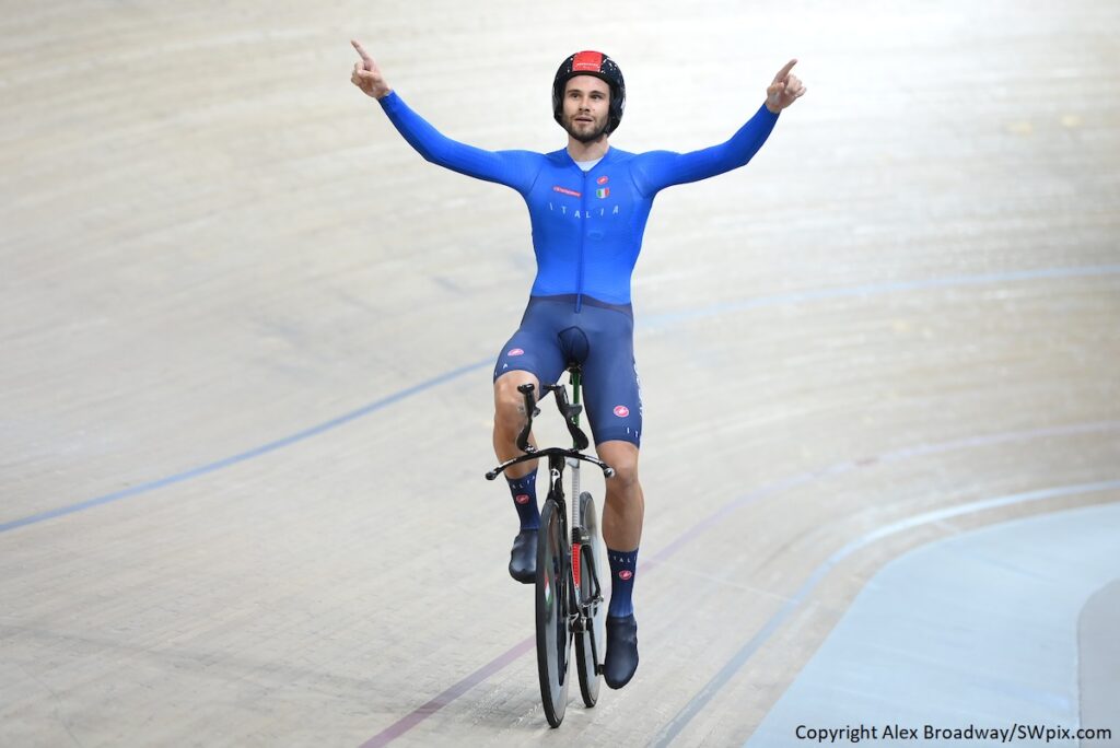 Filippo Ganna wins Individual Pursuit with new World Record at 2022 Track Worlds (copyright Alex Broadway, SWpix.com).JPG