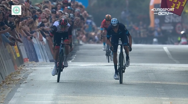 Pogacar sprints againt Enric Mas at Il Lombardia 2022