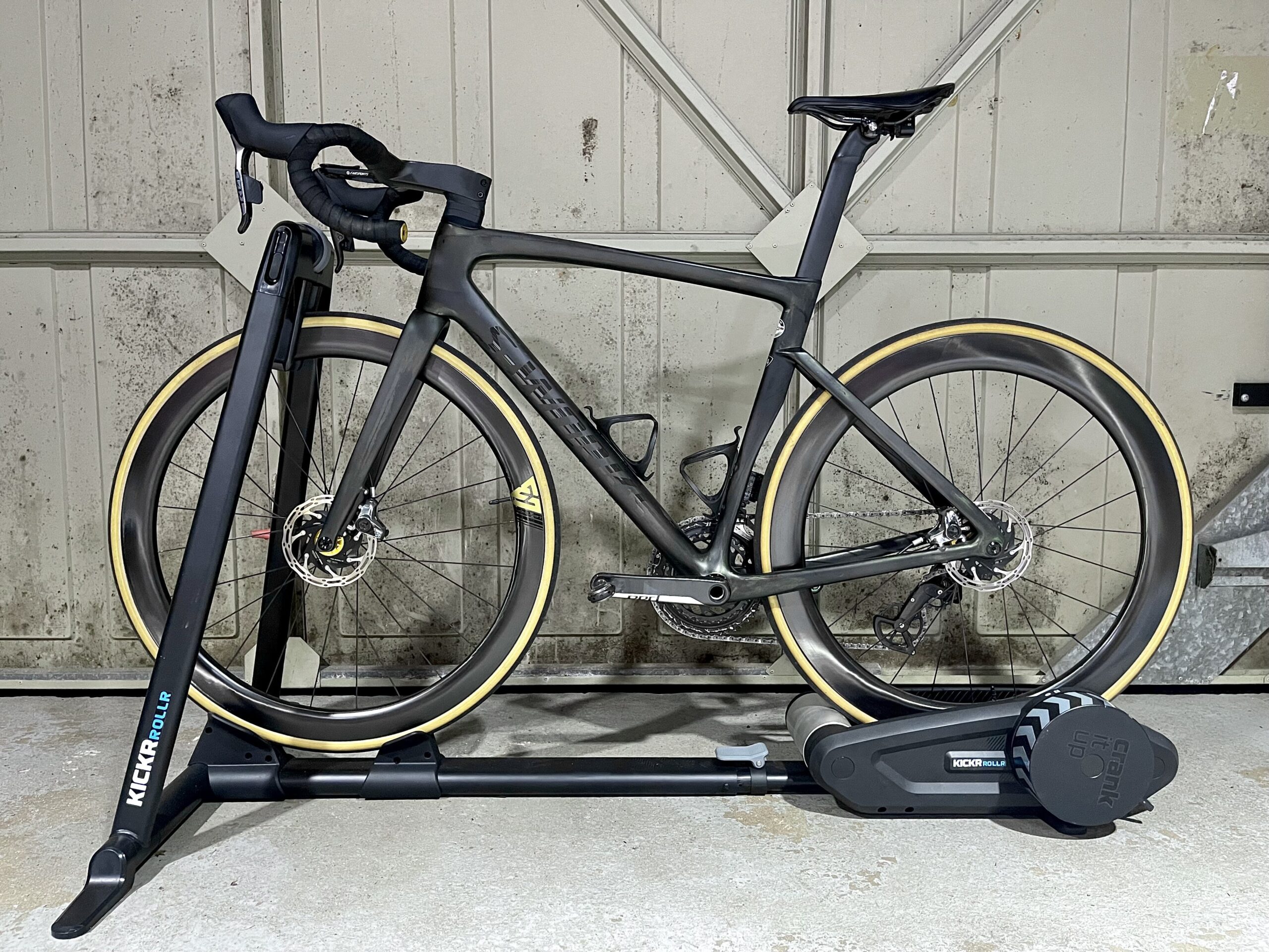 2022 Wahoo Kickr Rollr with bike