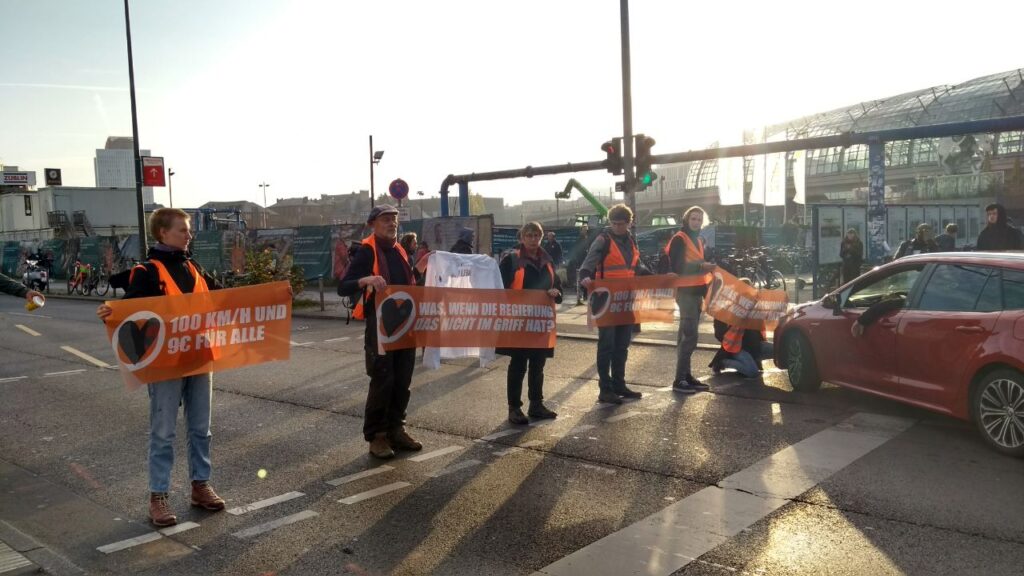 Climate change activists block Berlin road