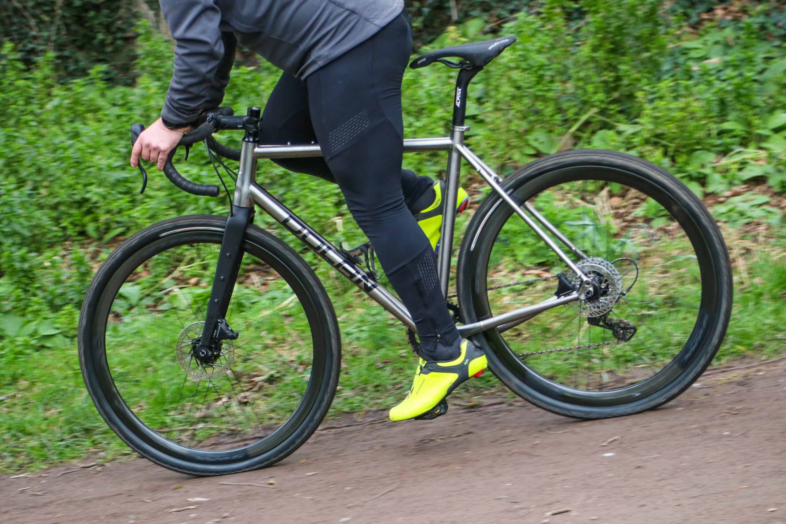 2022 Dolan GXT Titanium Gravel Disc Campag Ekar 1&times;13 &ndash; riding 3