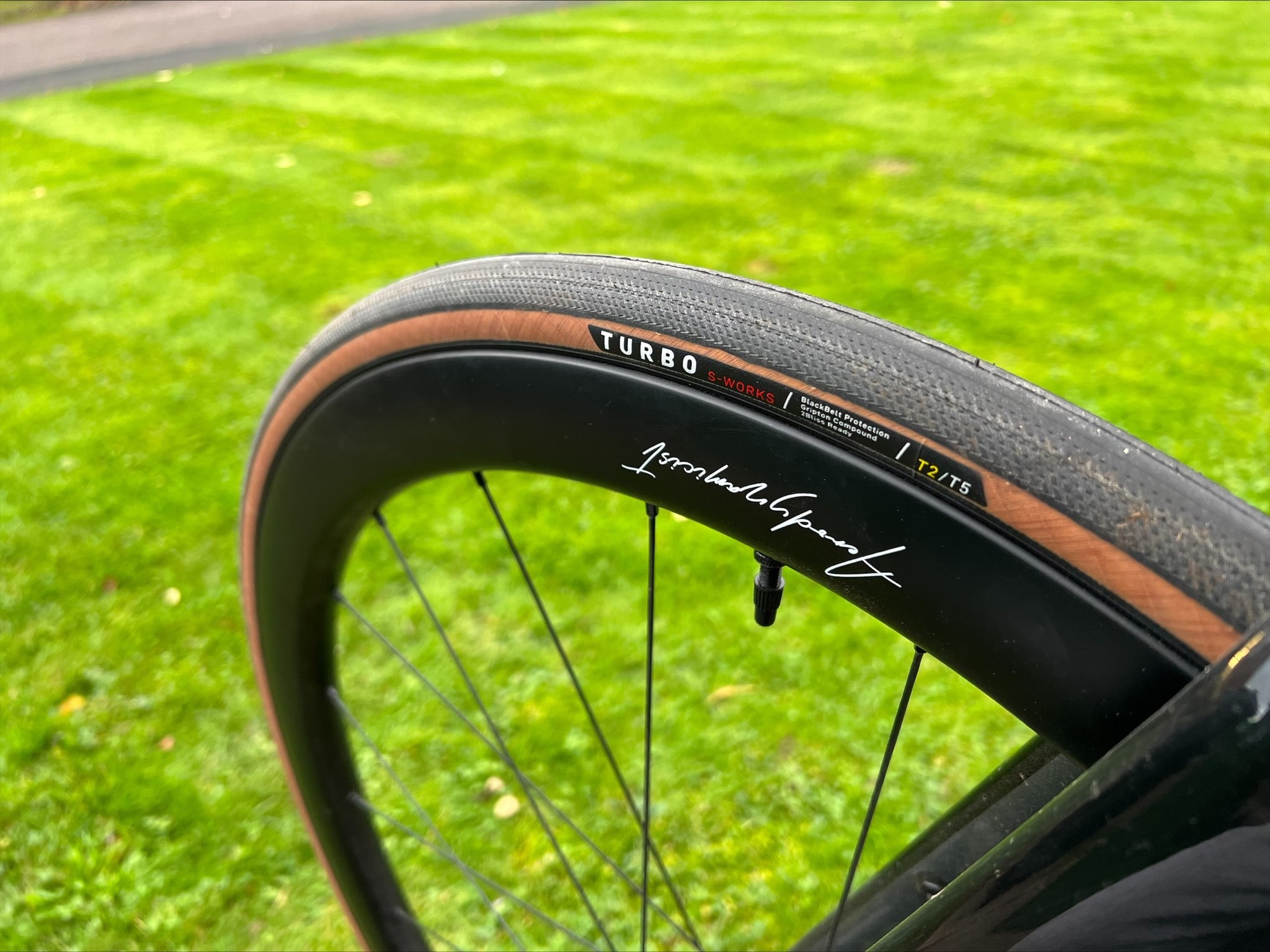 Specialized S-Works Turbo 2BR 2Bliss Ready T2/T5 fitted on front wheel