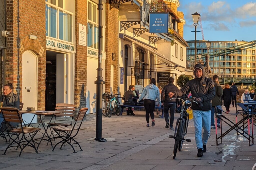 Thames Path at Hammersmith (copyright Simon MacMichael)