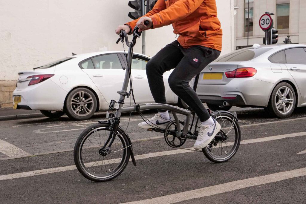 2022 Brompton P Line Urban Storm Grey – High – riding 4v2.jpg