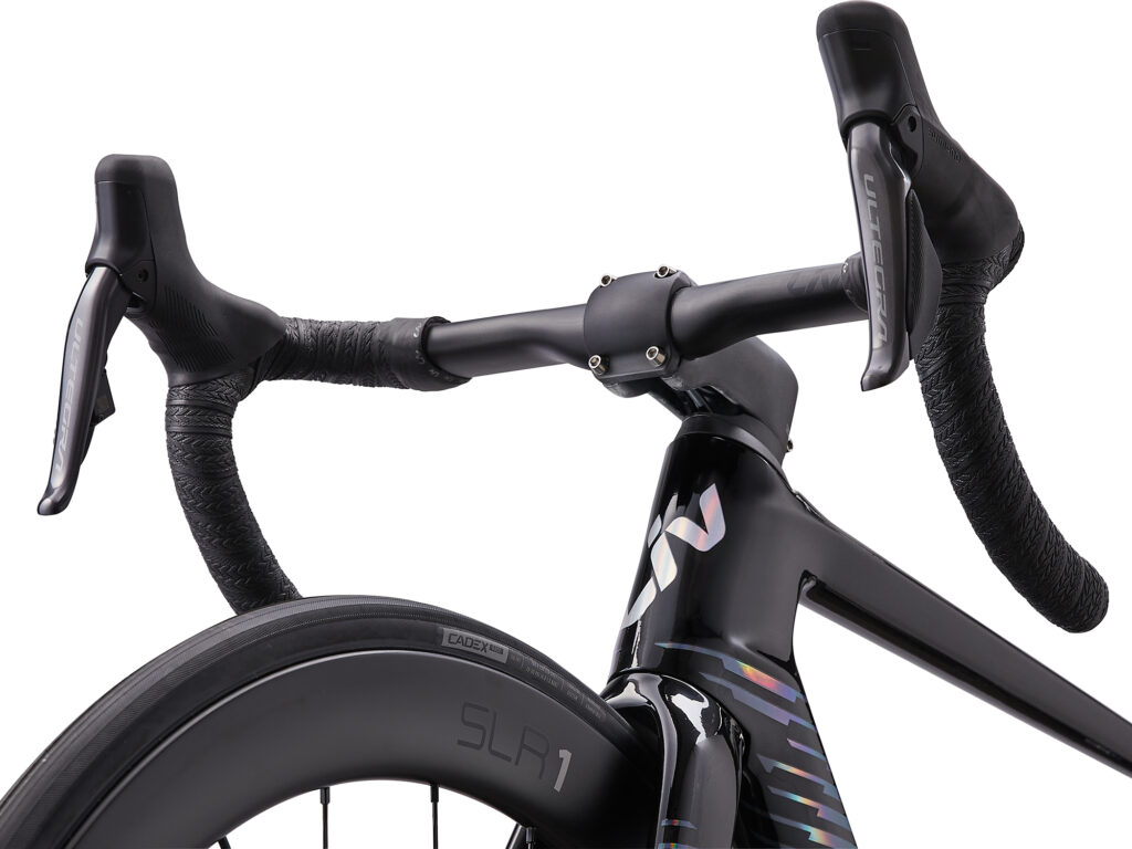 2023 EnviLiv Advanced Pro_Color Carbon_ New, improved cable routing