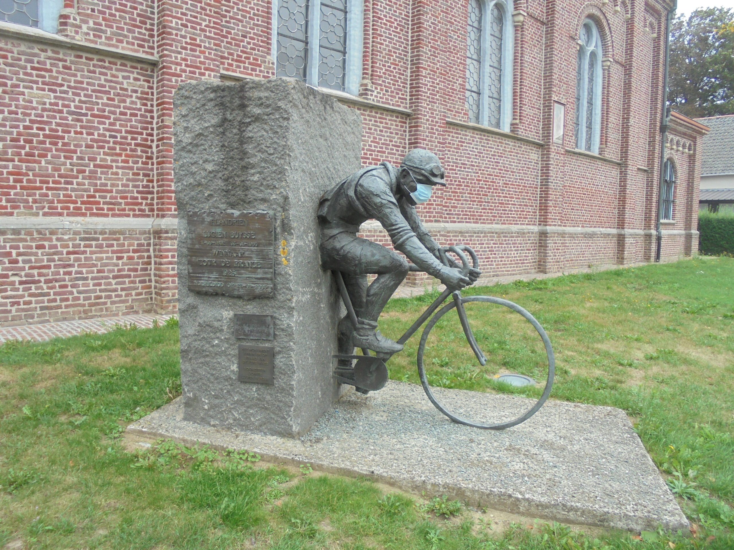 Lucien Buysse statue (Wikimedia Commons)