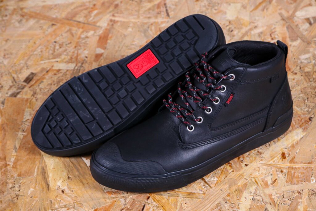 2022 Chrome Storm 415 Traction boot.jpg