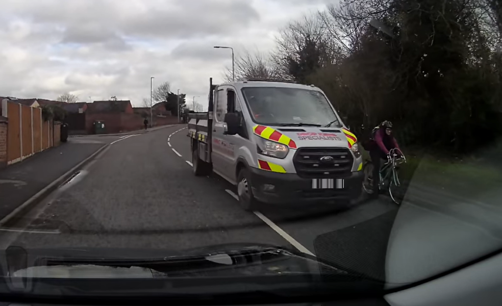Driving instructor blasts close pass from motorist