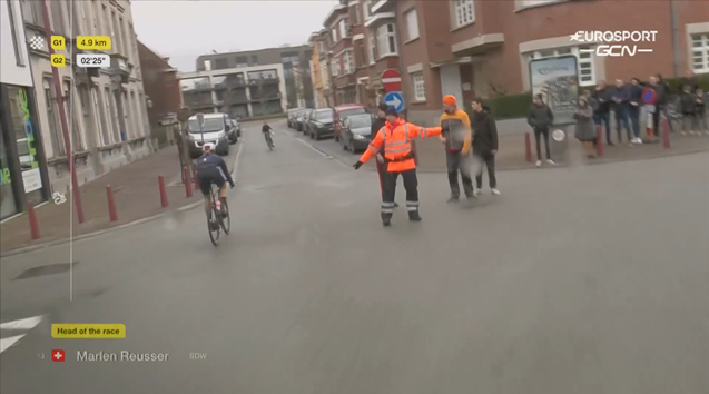 Marlen Reusser goes wrong way at 2023 Gent-Wevelgem