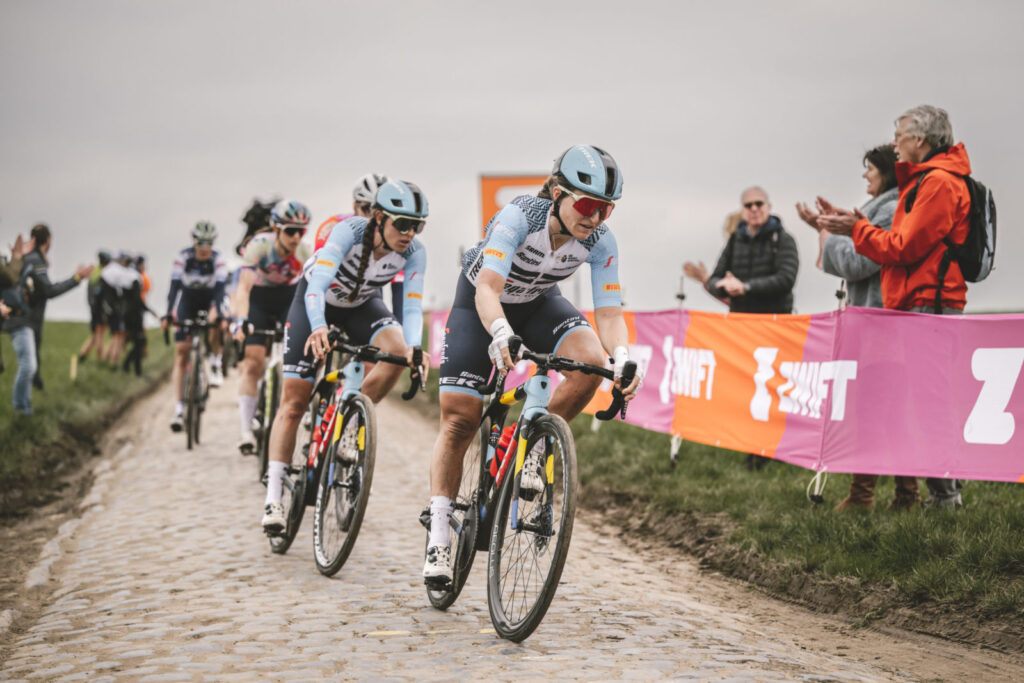 2023 Lizzie deignan paris roubaix Trek Domane