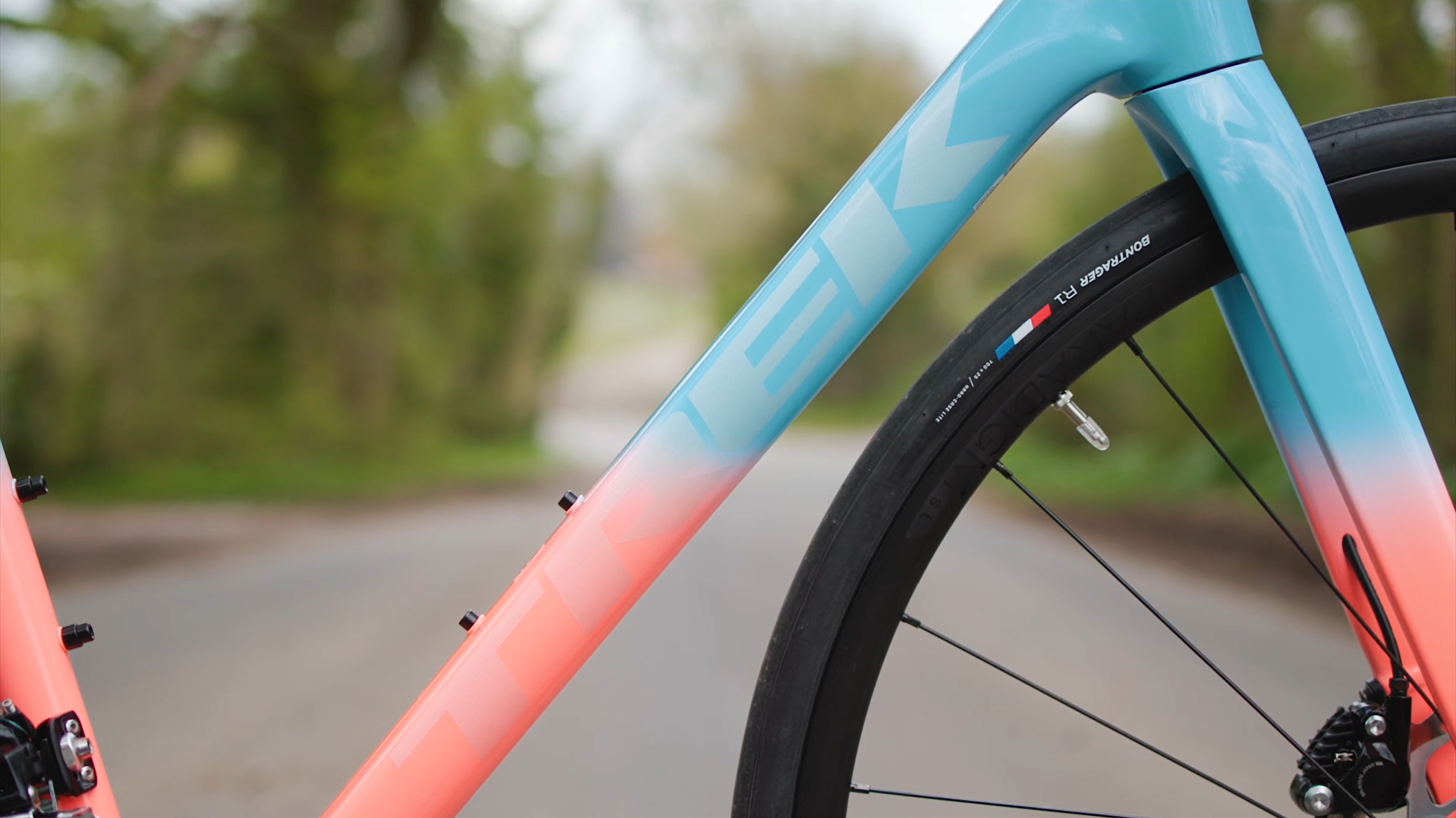 2023 Trek Emonda ALR5 downtube paint fade Trek logo