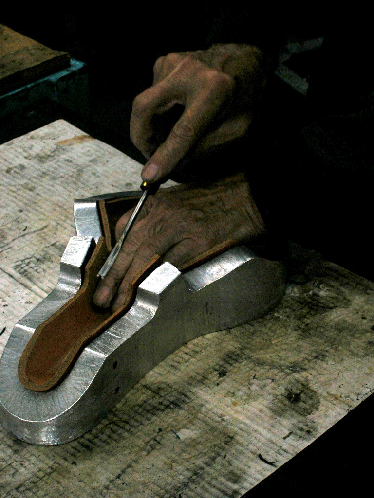 Brooks Factory – hand tooling a Swallow saddle / pic Nick Rearden