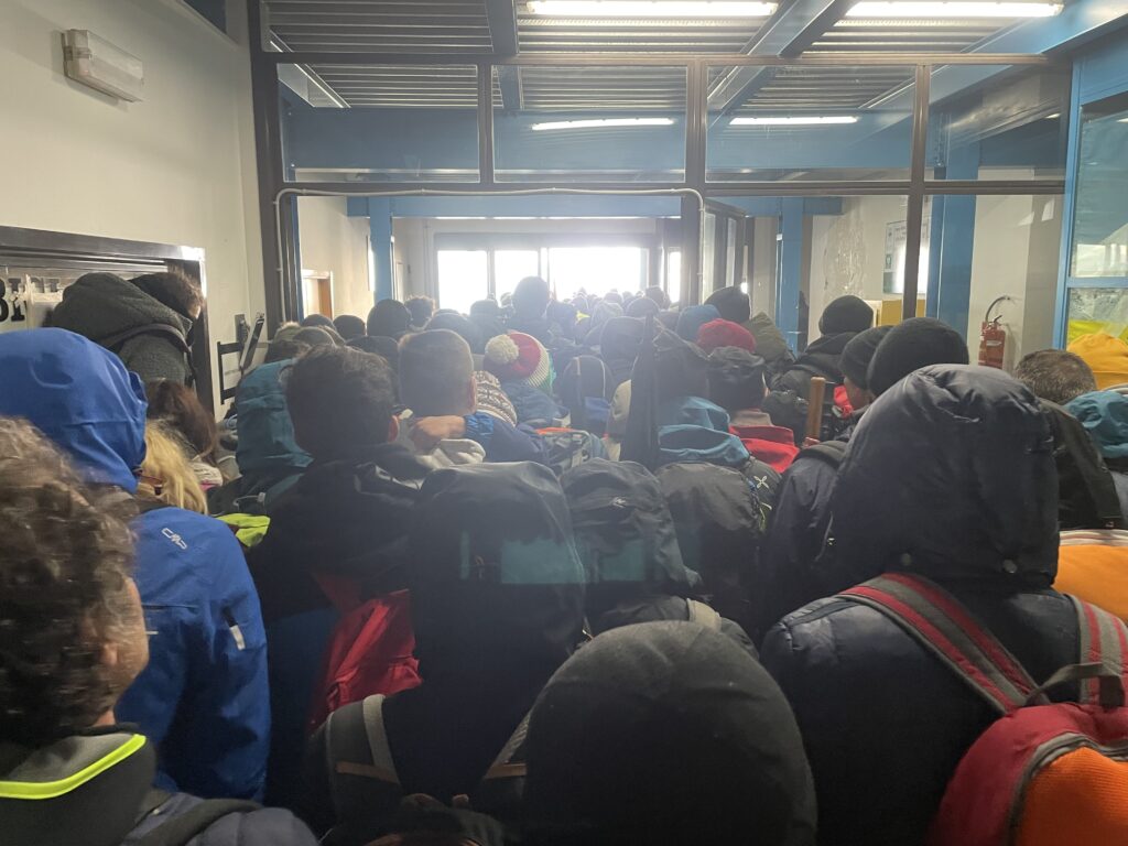 Gran Sasso d&rsquo;Italia cable car queue (Ned Boulting/Twitter)