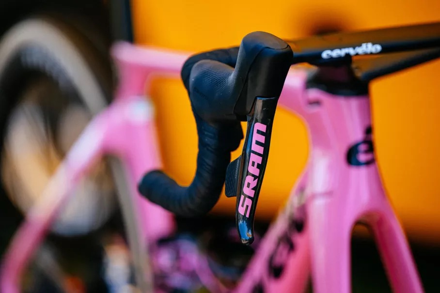 Primož Roglič sram-pink-red-shifter