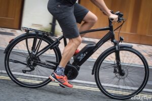 Raleigh Motus Grand Tour riding-1
