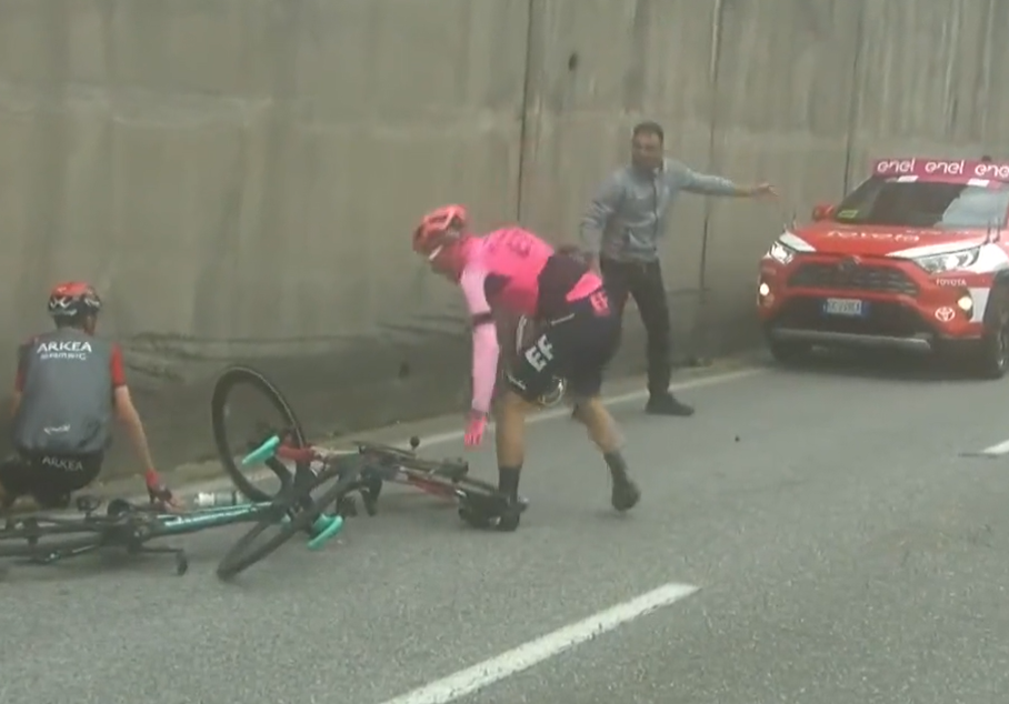 Alberto Bettiol Giro crash