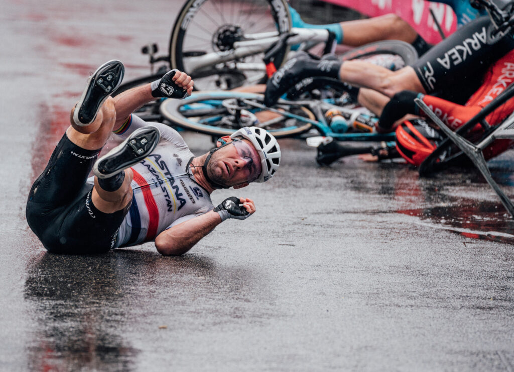Mark Cavendish Giro d&rsquo;Italia stage five crash 2023