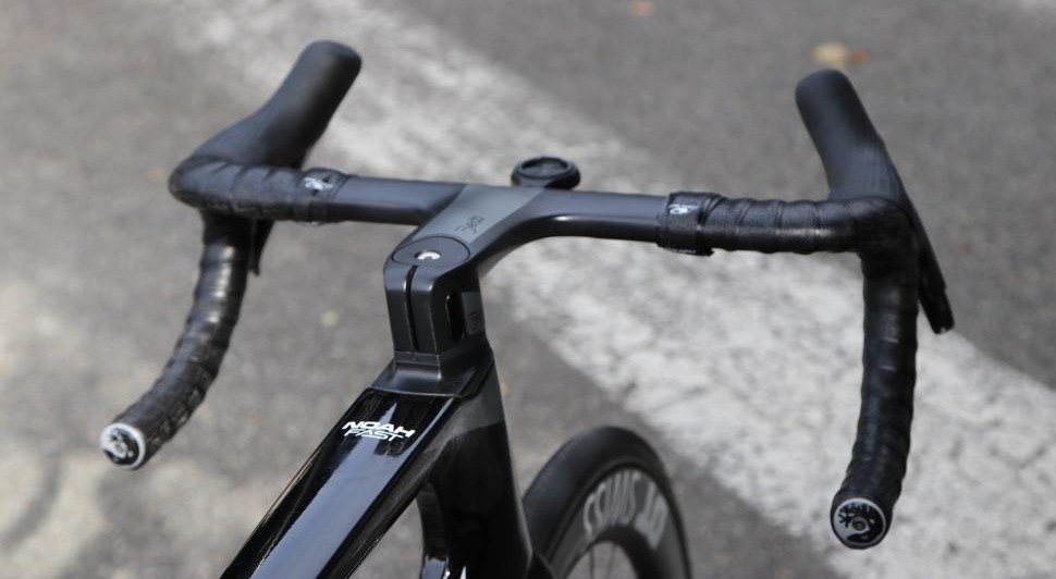 2022-dauphine-ridley-steff-cras levers bars