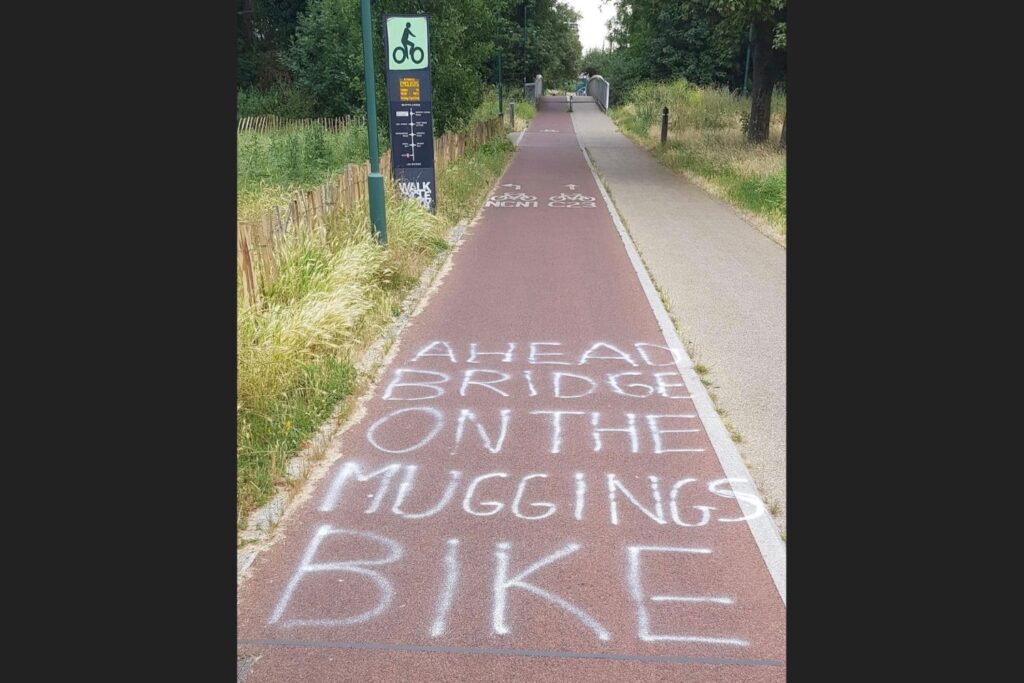 Bikejacking warning on Lea bridge, London